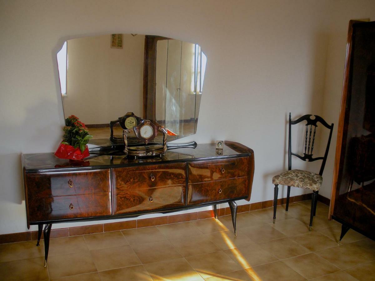 Cascina Tra I Vigneti A Nizza Monferrato Villa Luaran gambar